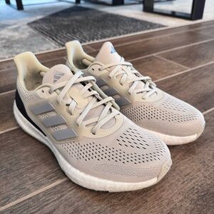 Adidas Pureboost 23 Men size 9 like new